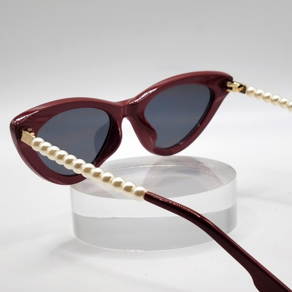 Pearl - Picture 3 of 4